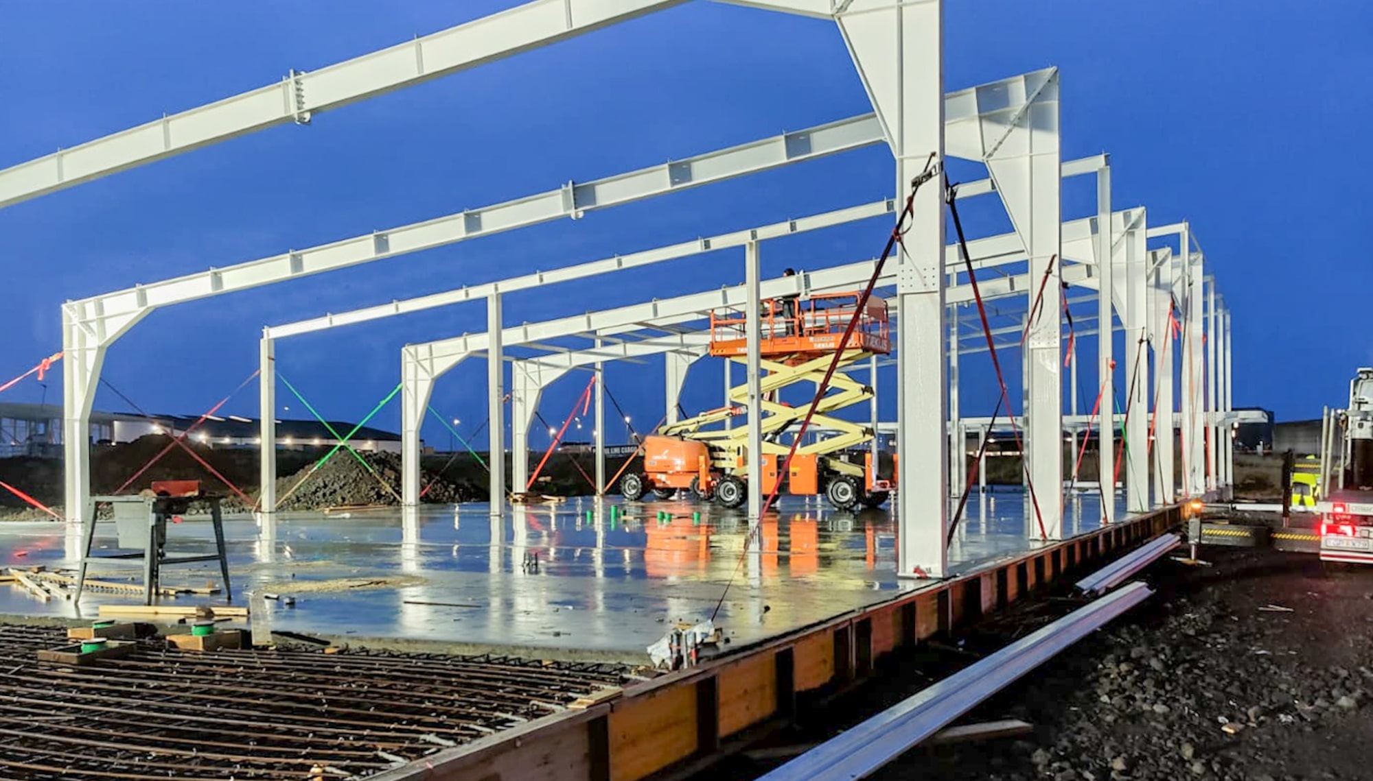 Colaboratori şi parteneri Fabrica de Hale